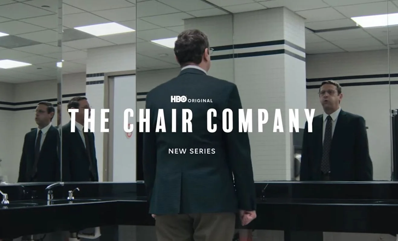 «The Chair Company»… كوميديا سوداء تبدأ من كرسي وتسخر من العالم